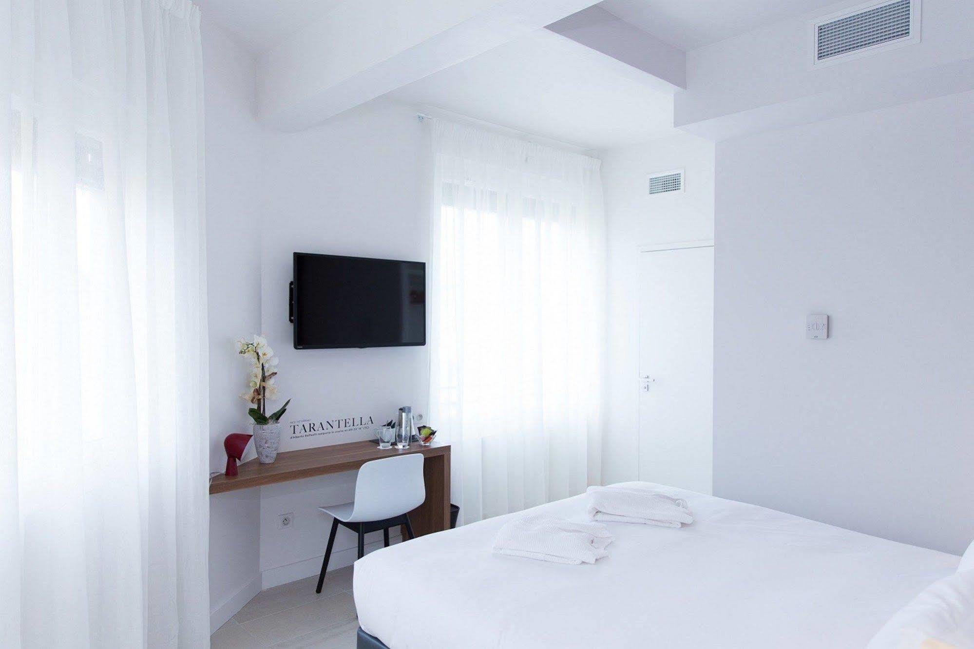 Hotel Les Voiles Toulon Bagian luar foto